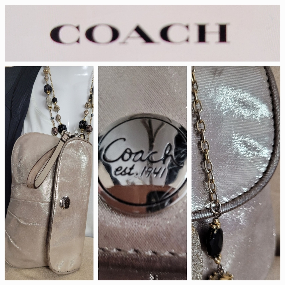 Coach  Wristlet